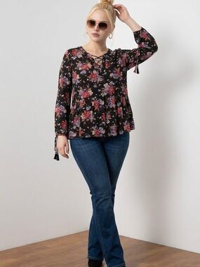 American Eagle Outfitter’s Lace-Up Long-Sleeve Women’s Black Floral Top sz XXL